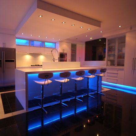 Світлодіодна лампа EUROLAMP LED SMD MR16 11W 990Lm GU10 3000K 220V