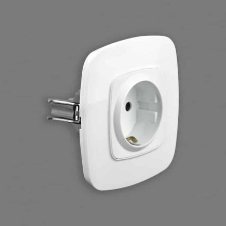 Розетка одинарна з заземленням біла ELA