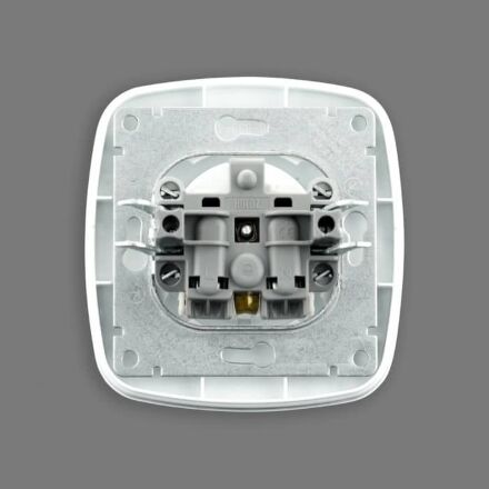 Розетка одинарна з заземленням біла ELA